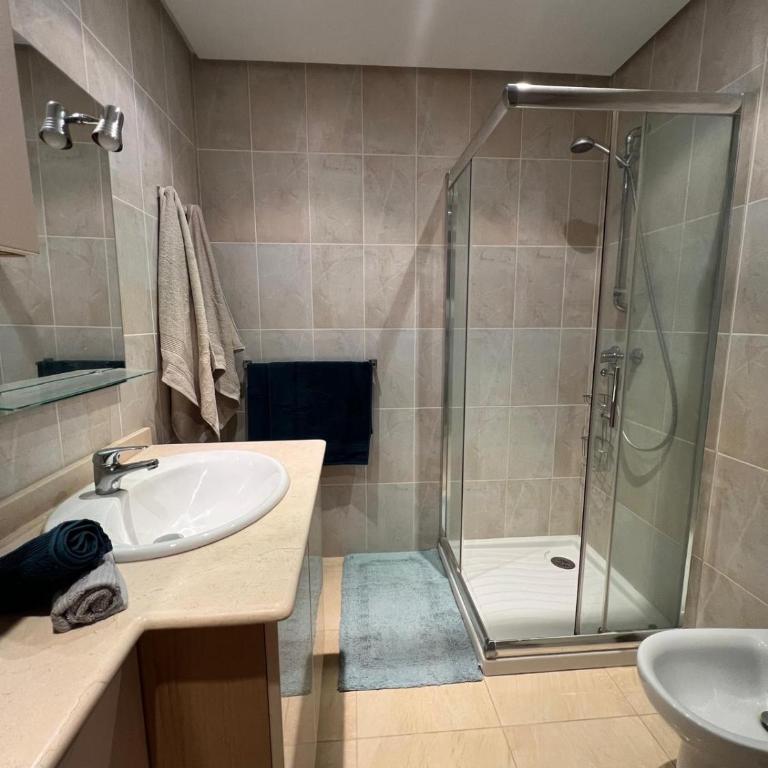 Cozy Retreat in Estepona Port - Two-Bedroom Apartment - 12