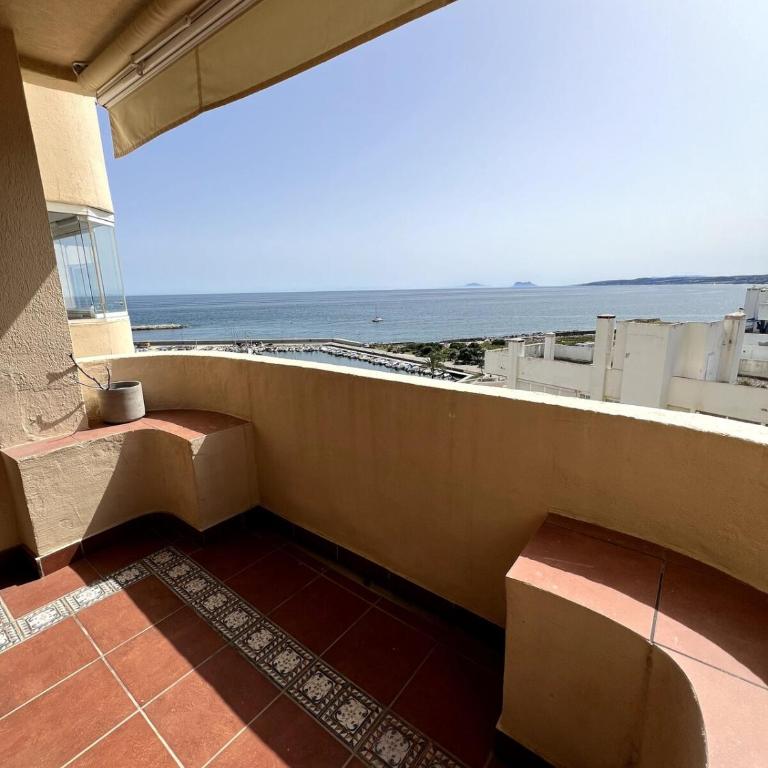 Cozy Retreat in Estepona Port - Two-Bedroom Apartment - 14