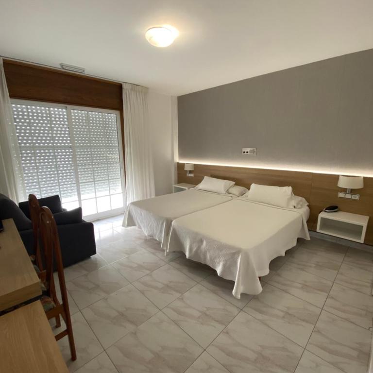 Hotel Riveiro II - Habitación Doble con cama supletoria - 1 o 2 camas - 2