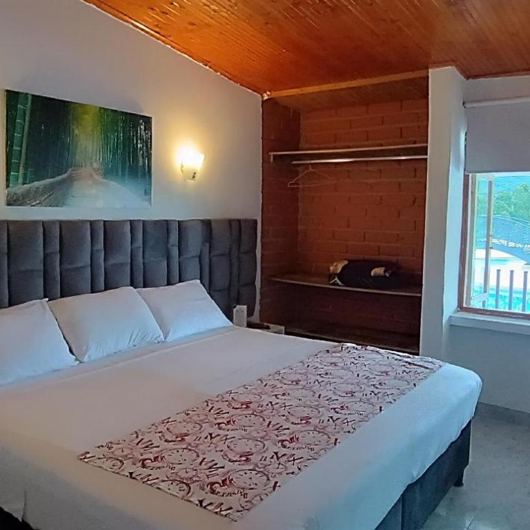Hotel Campestre El Cortijo - Habitación Doble Deluxe (2 adultos + 1 niño) - 1