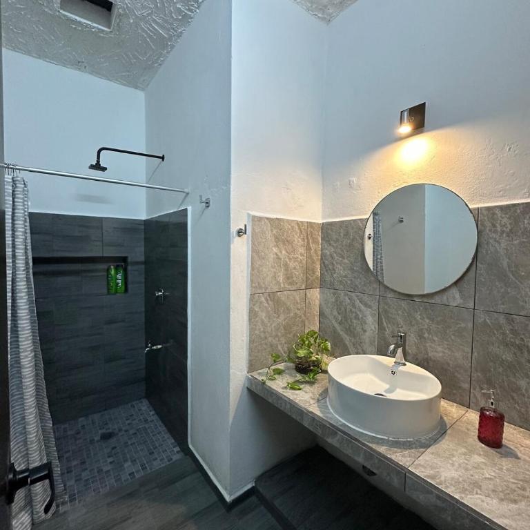 Cómoda y amplia casa 2 recamaras Itzimna - Two-Bedroom House - 2