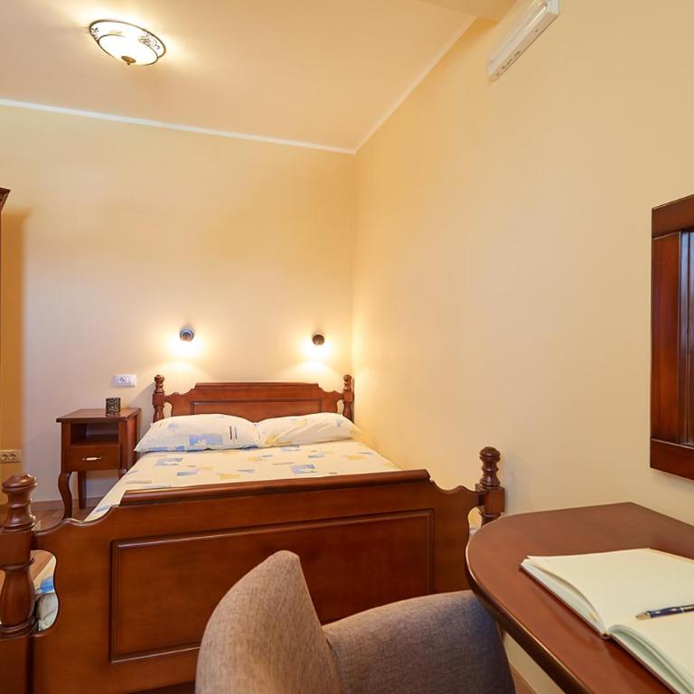 Hotel Laguna - Budget Double Room - 6