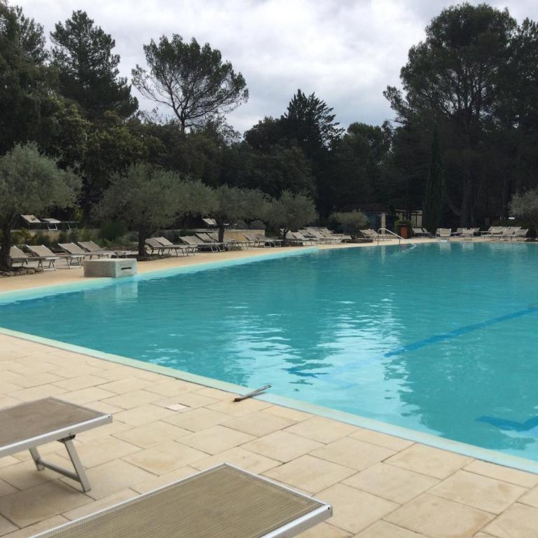 Bastidon provençal dans domaine naturiste avec accès gratuit parc aquatique - Maison 2 Chambres - 23