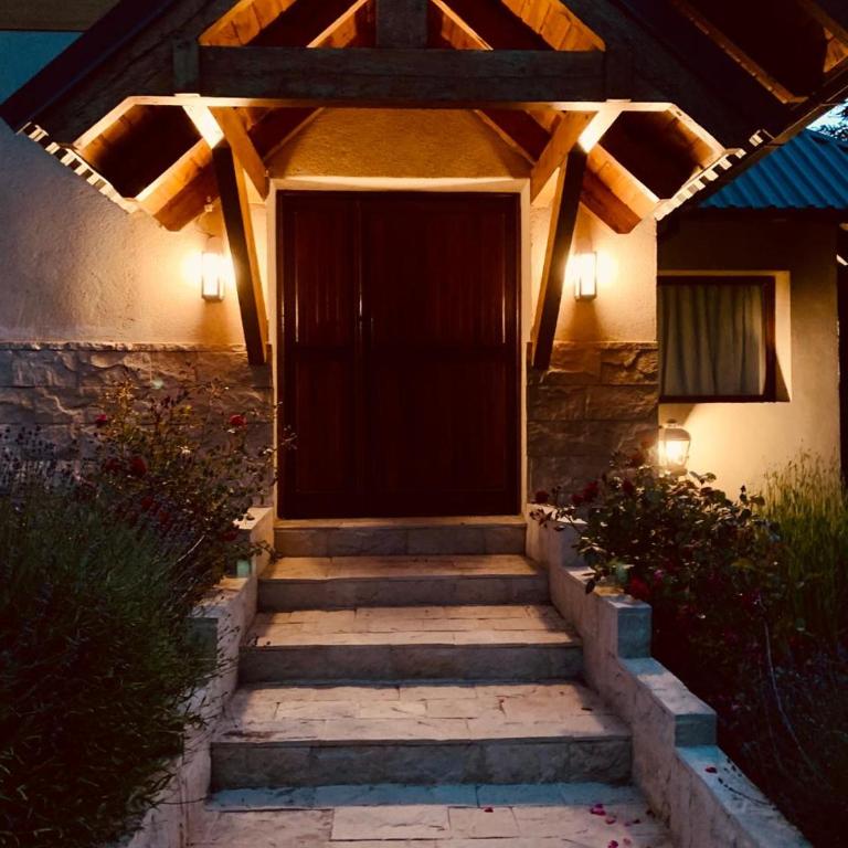 Futa Hue, Chalet Exclusivo Para 10 Pool Parrilla Jardín Y Espectacular Vista Al Cerro Otto - Casa de 4 dormitorios - 2