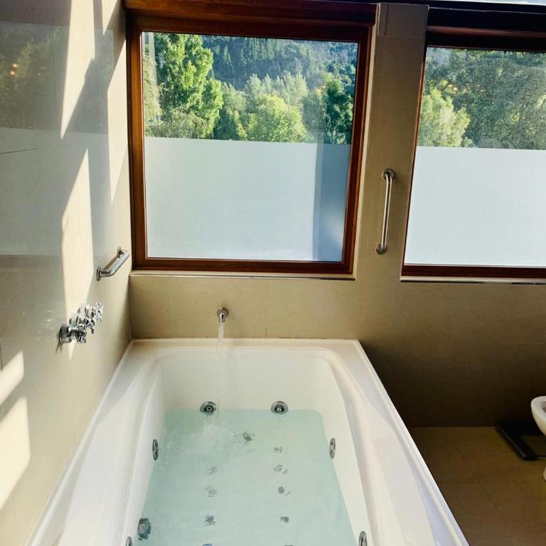 Futa Hue, Chalet Exclusivo Para 10 Pool Parrilla Jardín Y Espectacular Vista Al Cerro Otto - Casa de 4 dormitorios - 70