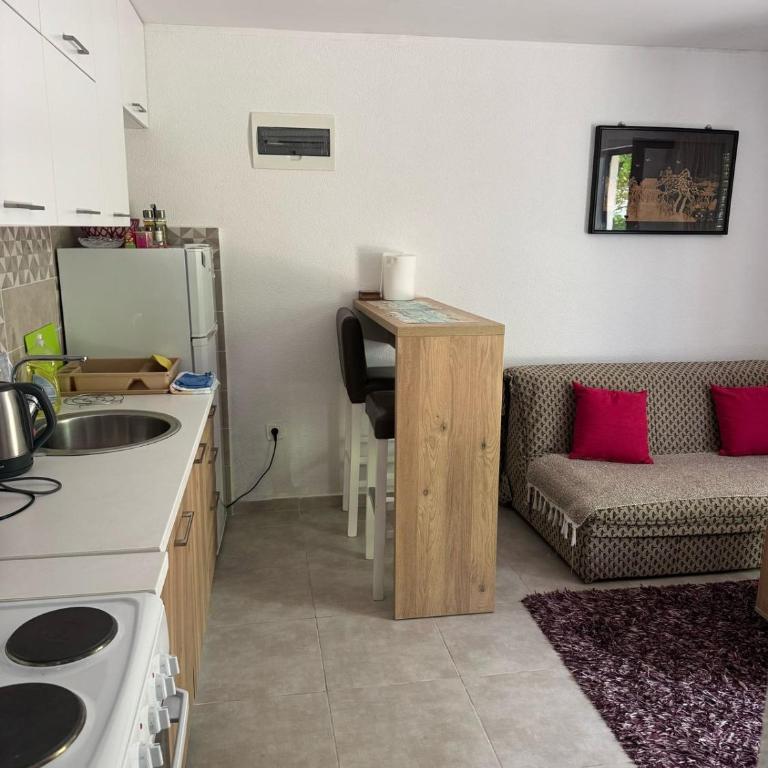 Midpoint - One-Bedroom Apartment - 10