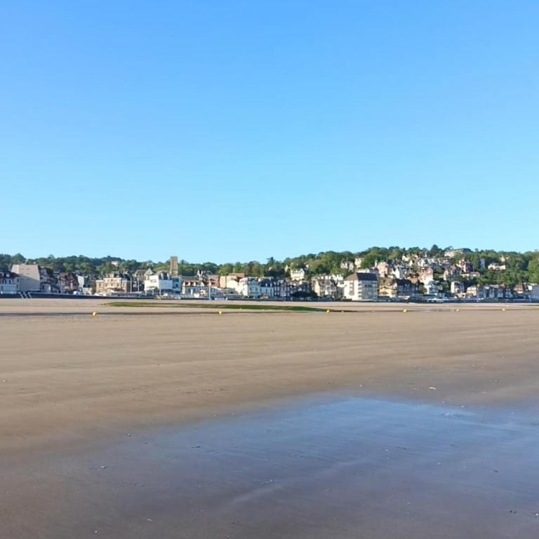 Villa Odette beach - Three-Bedroom Apartment with Sea View - 17