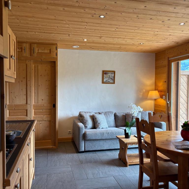 Gîte Balnéo Au Coeur des Alpes - Apartment L'Edelweiss mit 2 Schlafzimmern (5 Erwachsene) - 12