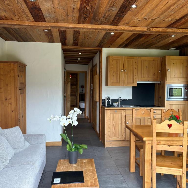 Gîte Balnéo Au Coeur des Alpes - Apartment mit 2 Schlafzimmern (4 Erwachsene) Le Lys Martagon - 11