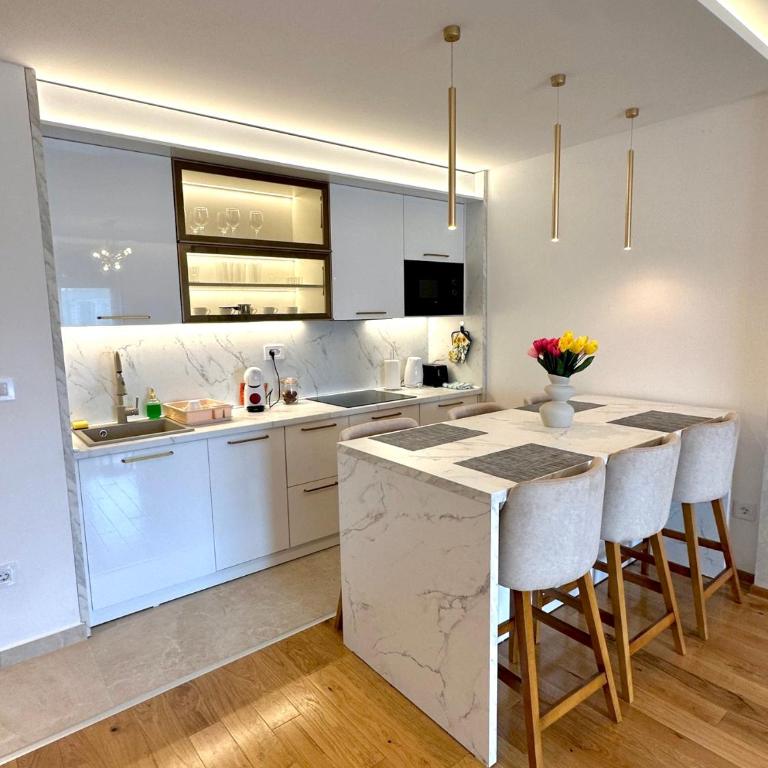 Lyonessa gardens 1 - Two-Bedroom Apartment - 6