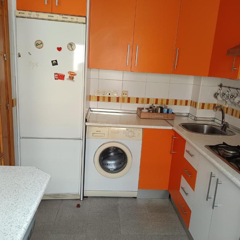 Disfruta Granada, Parking y Mascotas - Two-Bedroom Apartment - 9