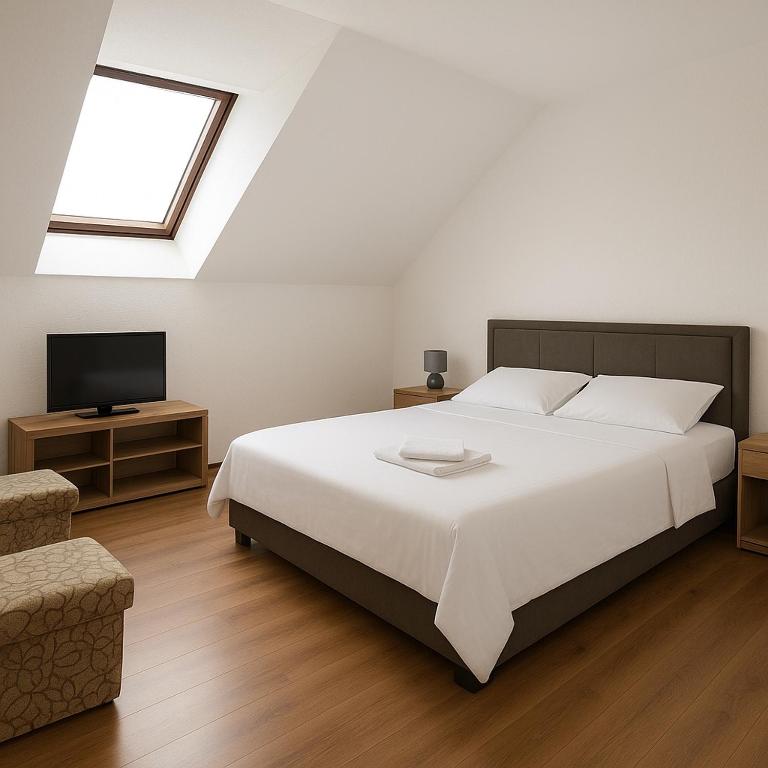 Apartment and rooms D&J - Dvokrevetna Soba s Bračnim Krevetom/Zasebnim Krevetima i Kupatilom - 1