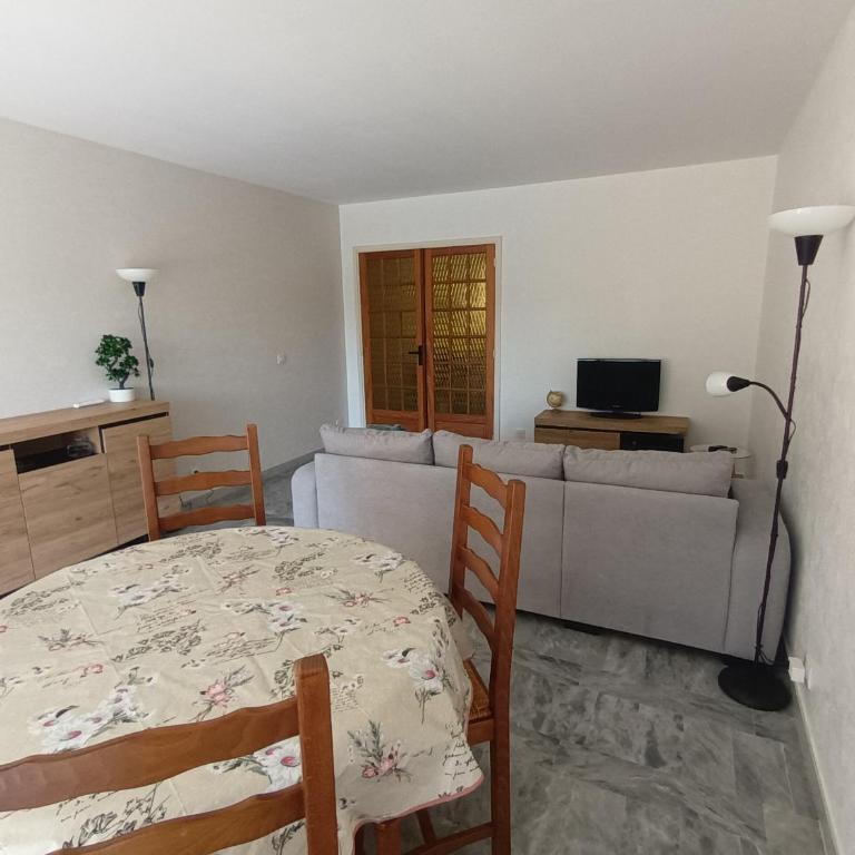 Appartement Fréjus - T3 - 2 chambres - 4 personnes - garage - clim - port à 300 m - Apartment mit 2 Schlafzimmern - 9