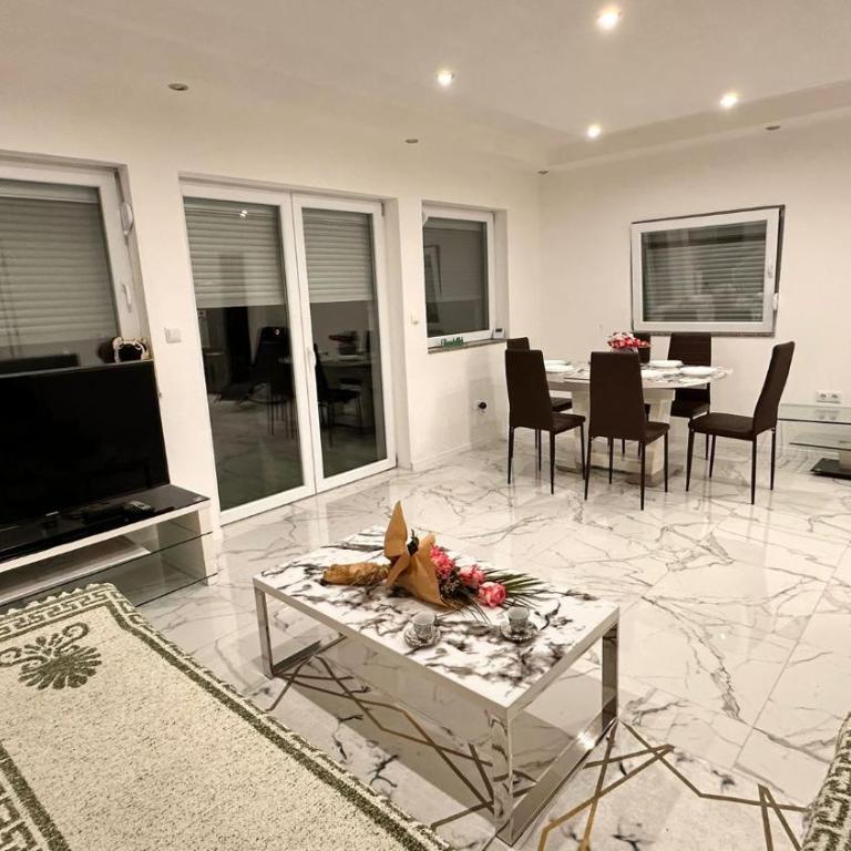 Apartman Villa E&M - Villa - Beach Front - 11