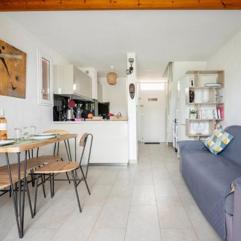Logement entier, 150 m de la plage - Three-Bedroom Apartment - 2