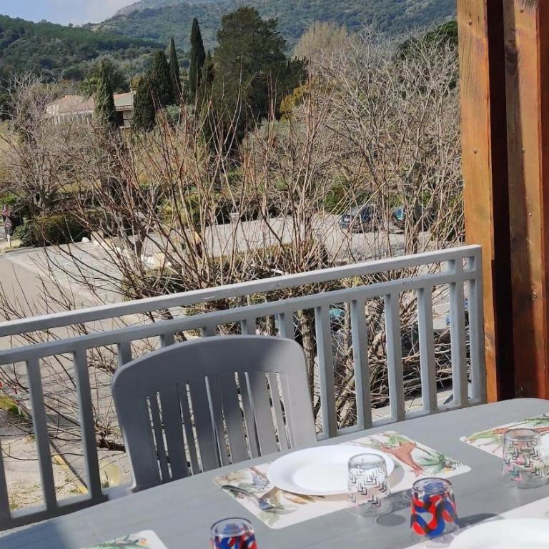 Logement entier, 150 m de la plage - Three-Bedroom Apartment - 9