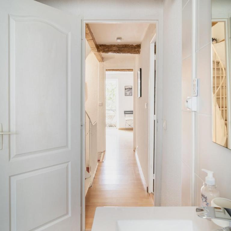 Logement entier, 150 m de la plage - Three-Bedroom Apartment - 16