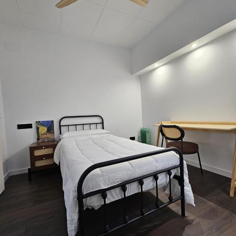 Apartamento histórico con vistas a la iglesia, Casa Giner - Three-Bedroom Apartment - 29