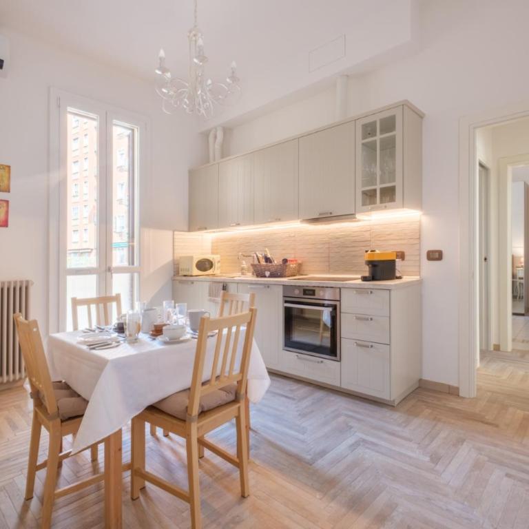 Brand New !!! Ancient BOLOGNA Centrale LIBERTY Style Completely RENOVATED 2025 - Appartamento con 2 Camere da Letto - 4