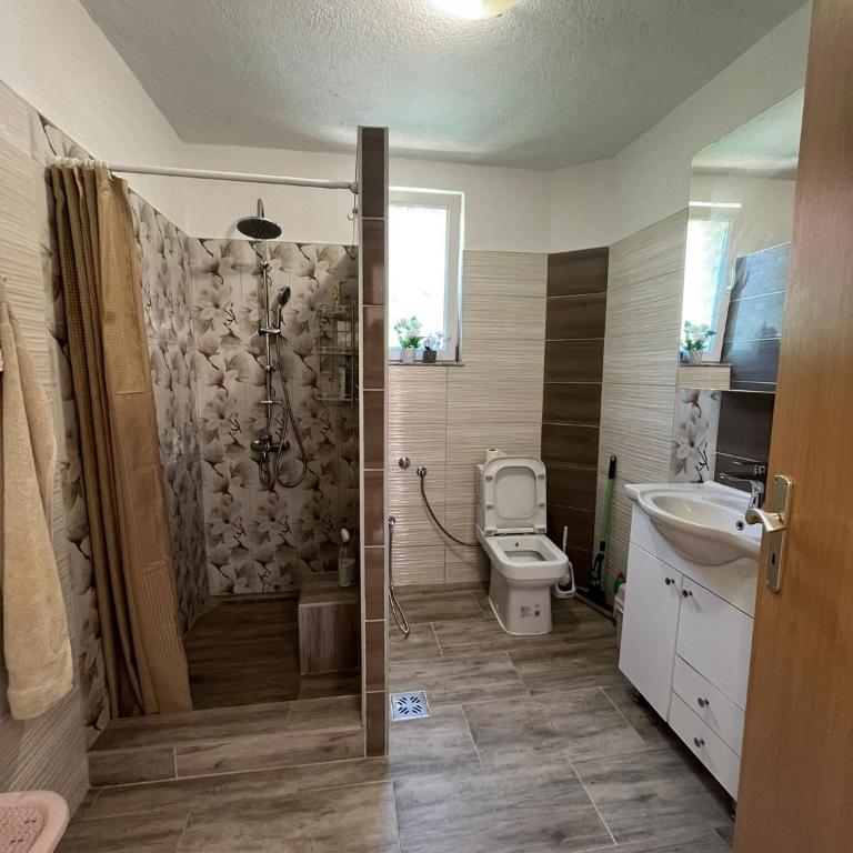 Family Flower House - Four-Bedroom House - 27