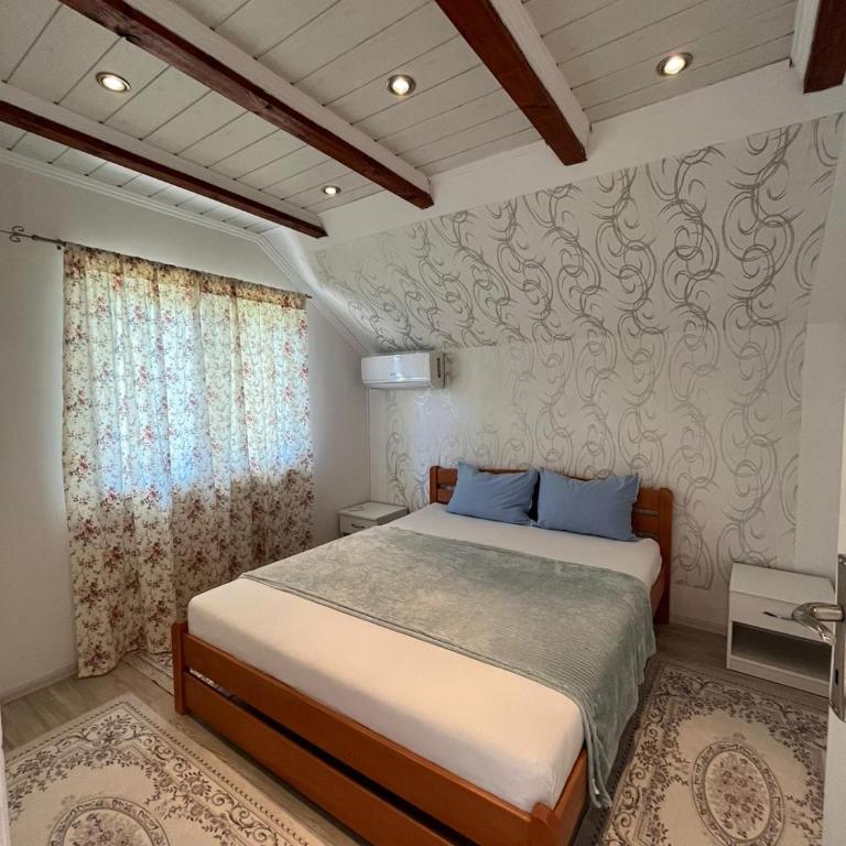 Family Flower House - Four-Bedroom House - 30