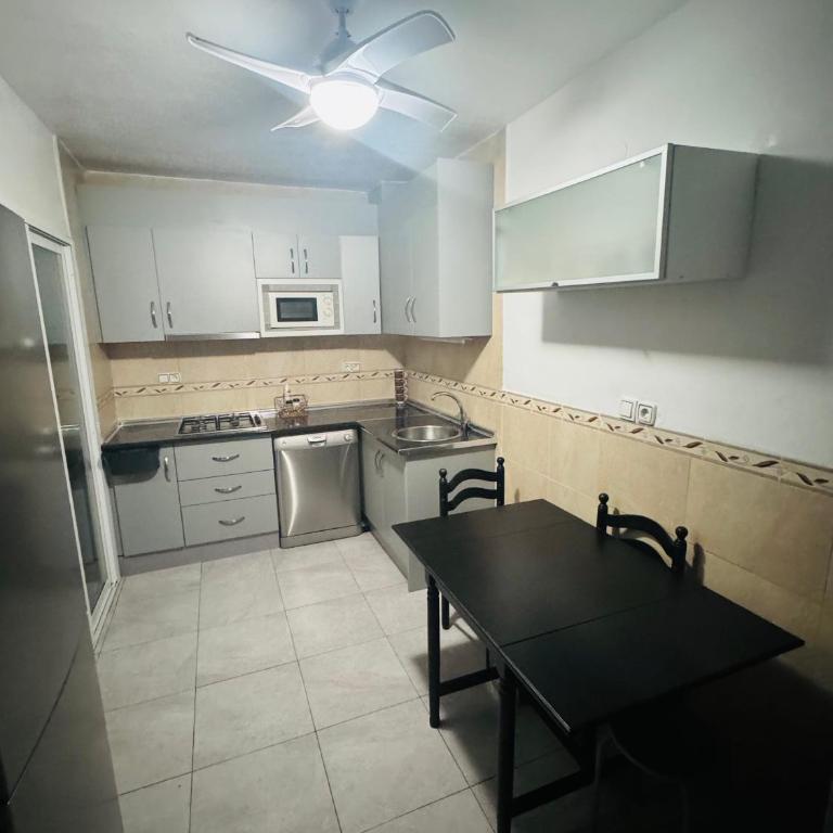 Spacious apartment 100m from the beach and promenade - Apartamento de 1 dormitorio - 5