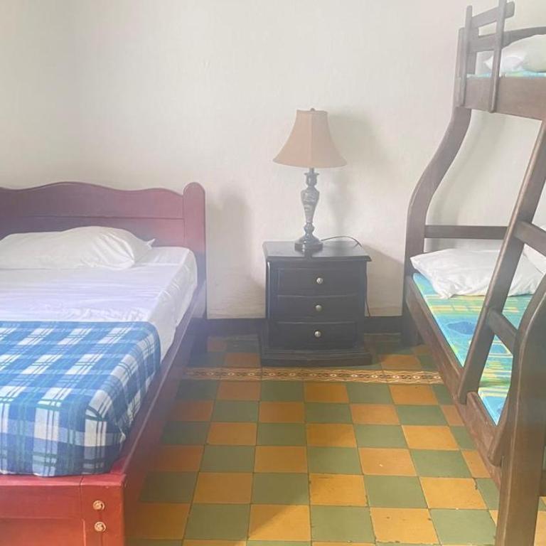 Sandalio Hostal Cali - Habitación Triple económica - 4