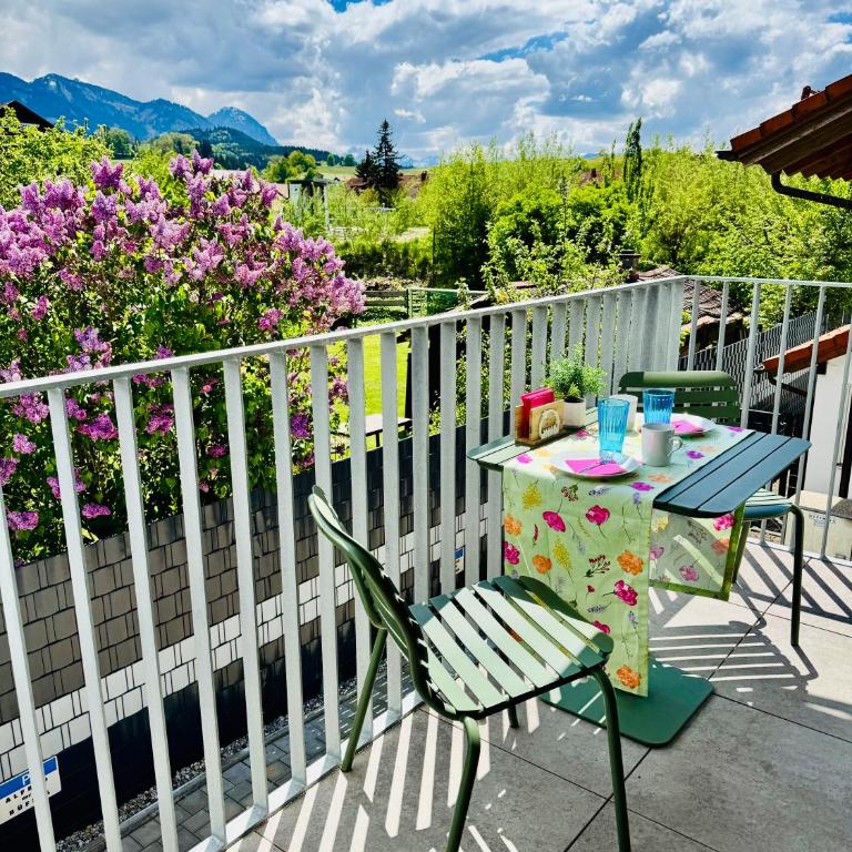 Berg Fux - 5 neue wohlfühl Ferienwohnungen mit Bergblick, Balkon, Parkplatz, nahe Oberstdorf - Two-Bedroom Apartment, Garden View and Mountain View, Dogs Allowed - 7