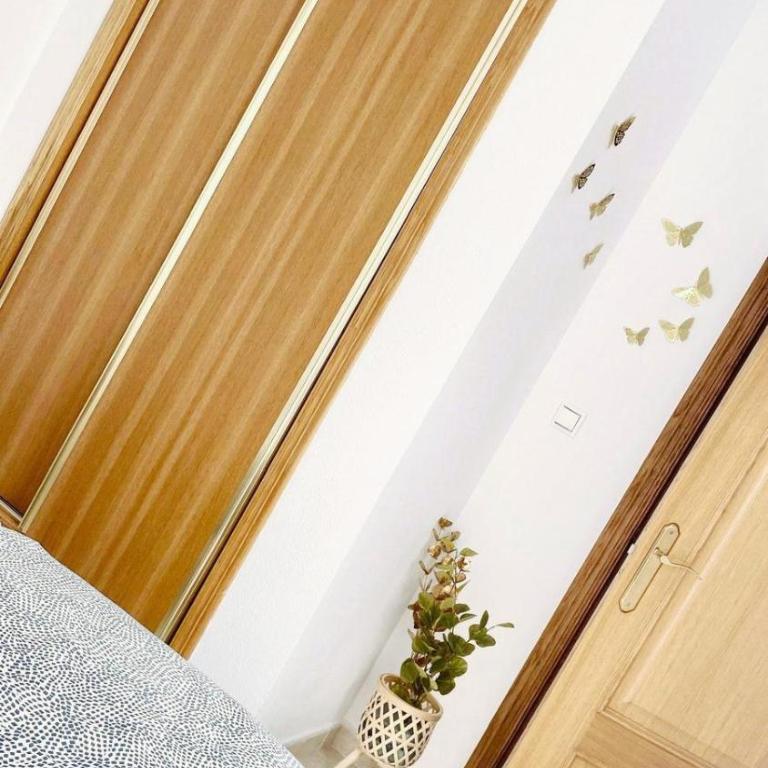 Apartment with queensize bed, Wifi, AC, 5 min walk to the beach - One-Bedroom Apartment - 3