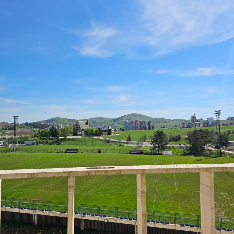 Royal Gardens Elegance - One-Bedroom Apartment - 12