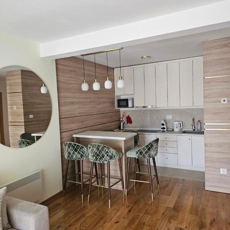 Royal Gardens Elegance - One-Bedroom Apartment - 2