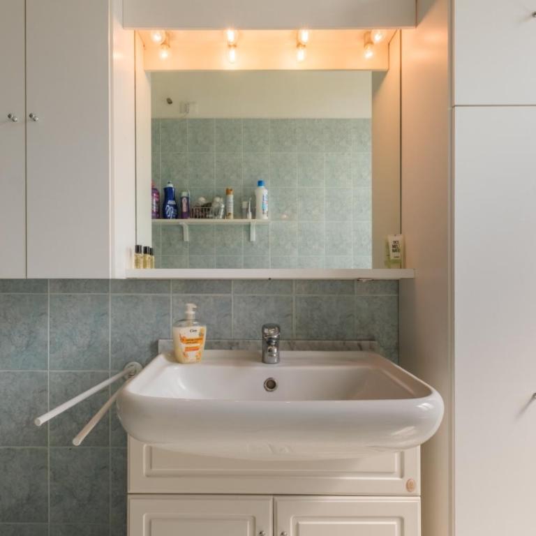 BOLOGNA MAGGIORE comoda al CENTRO di tutto - Three-Bedroom Apartment - High Floor - 34