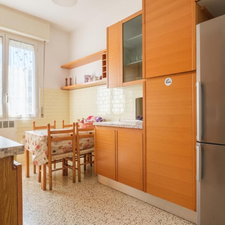 BOLOGNA MAGGIORE comoda al CENTRO di tutto - Three-Bedroom Apartment - High Floor - 23