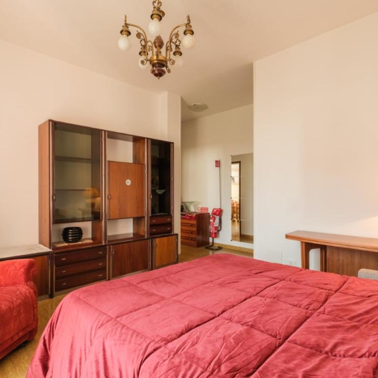 BOLOGNA MAGGIORE comoda al CENTRO di tutto - Three-Bedroom Apartment - High Floor - 15