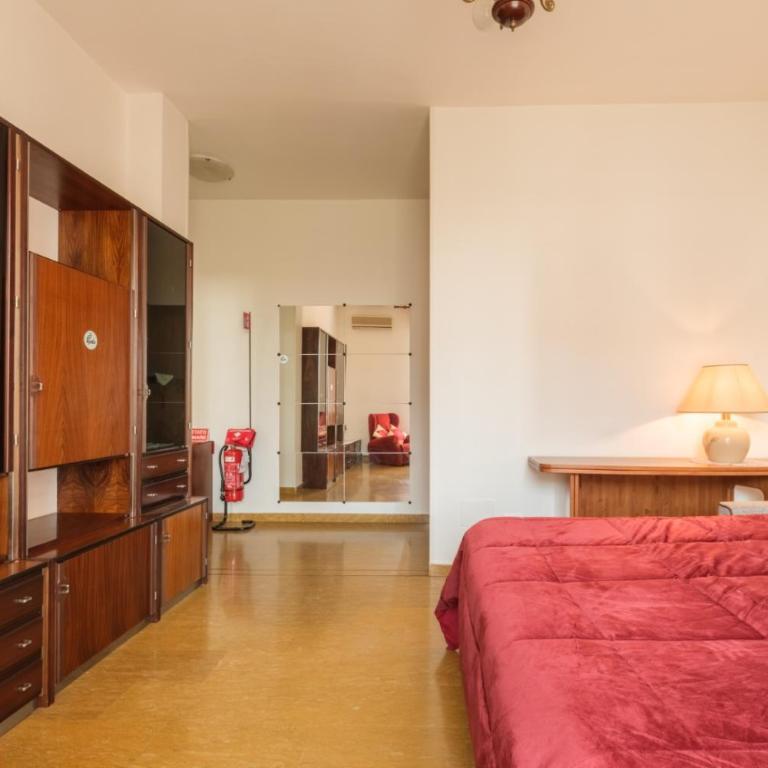 BOLOGNA MAGGIORE comoda al CENTRO di tutto - Three-Bedroom Apartment - High Floor - 17