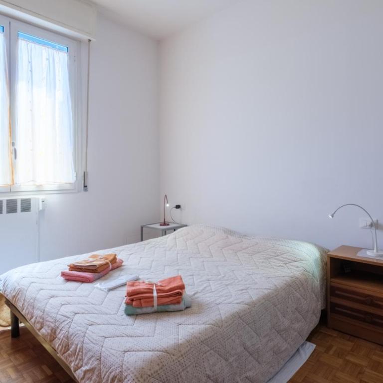 BOLOGNA MAGGIORE comoda al CENTRO di tutto - Three-Bedroom Apartment - High Floor - 38