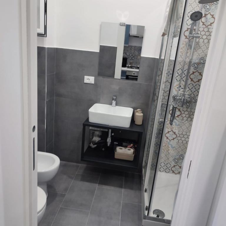 Garibaldi Palace - One-Bedroom Apartment with Balcony and City View - 11