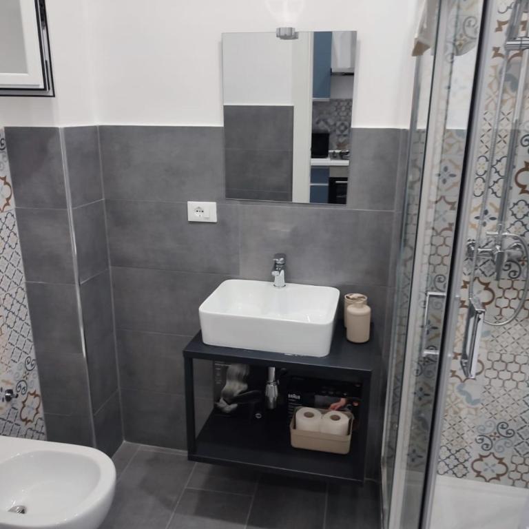 Garibaldi Palace - One-Bedroom Apartment with Balcony and City View - 23