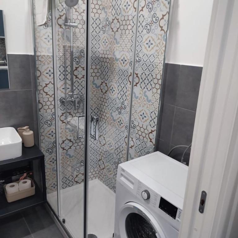 Garibaldi Palace - One-Bedroom Apartment with Balcony and City View - 21