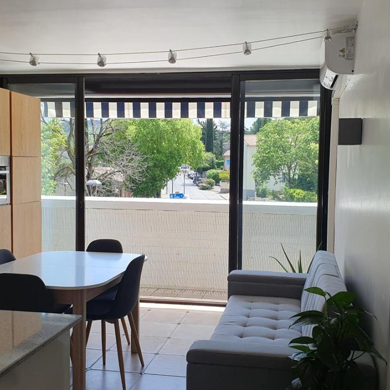 Le Gryselis - One-Bedroom Apartment - 10