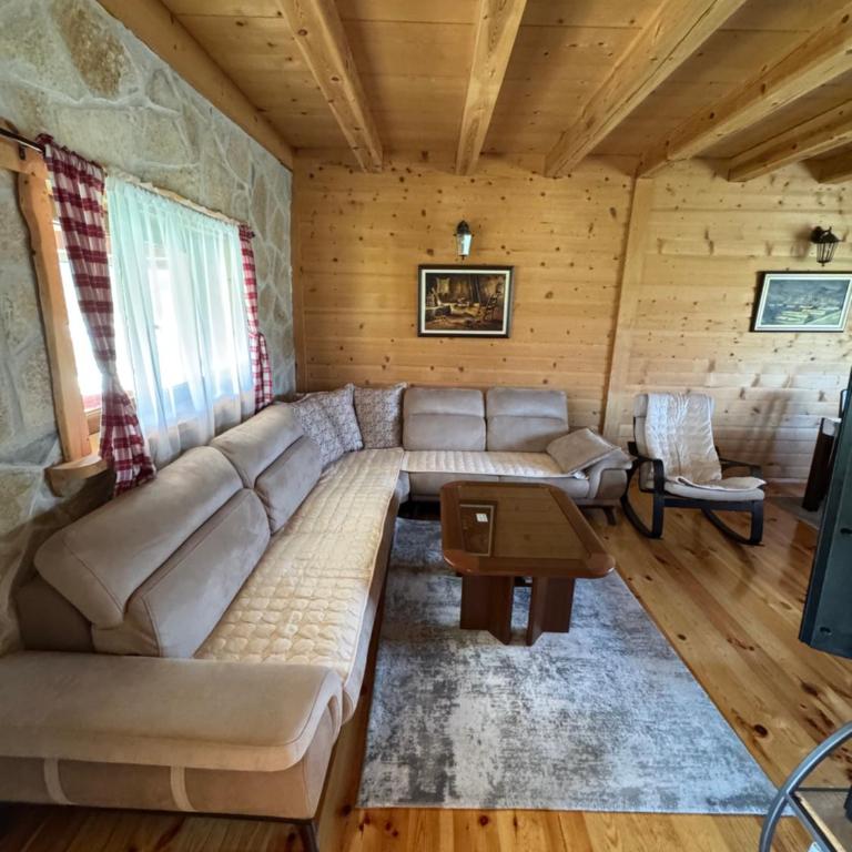 Vacation Home Andjelic - Three-Bedroom House - 18