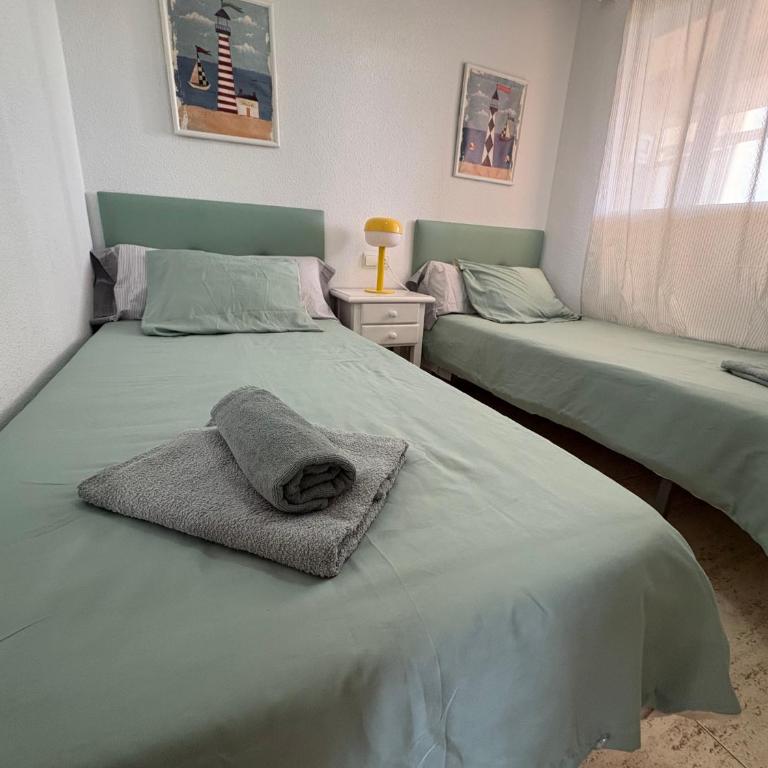 Mira al Mar y Tabarca en urbanización Santa Pola - Apartamento de 2 dormitorios - 23