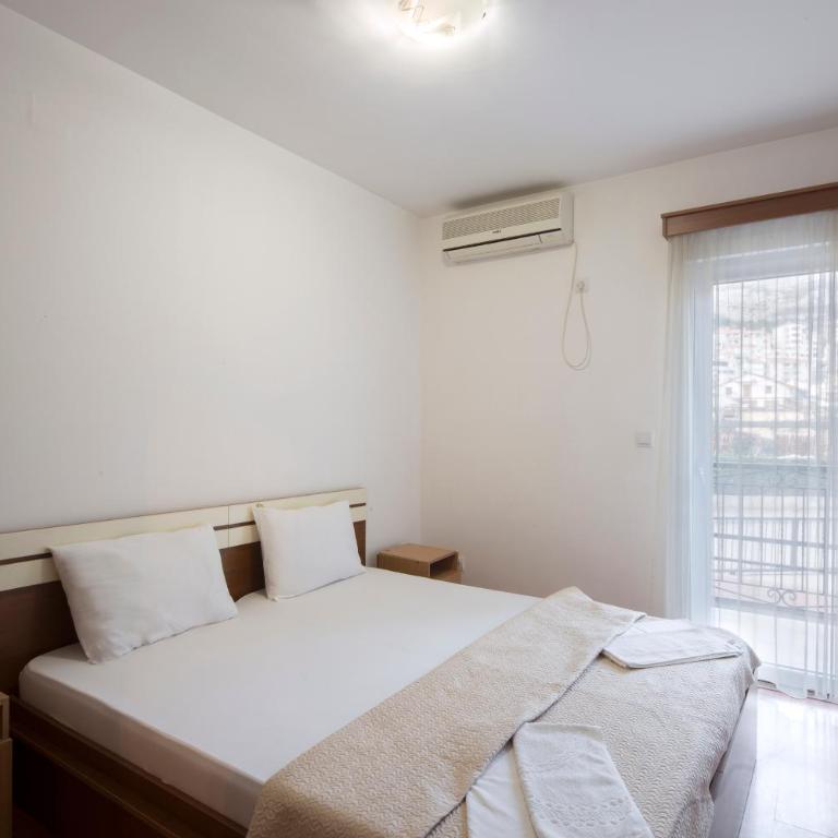 Vila Simon - Dvokrevetna Soba sa Bračnim Krevetom i Balkonom - 3