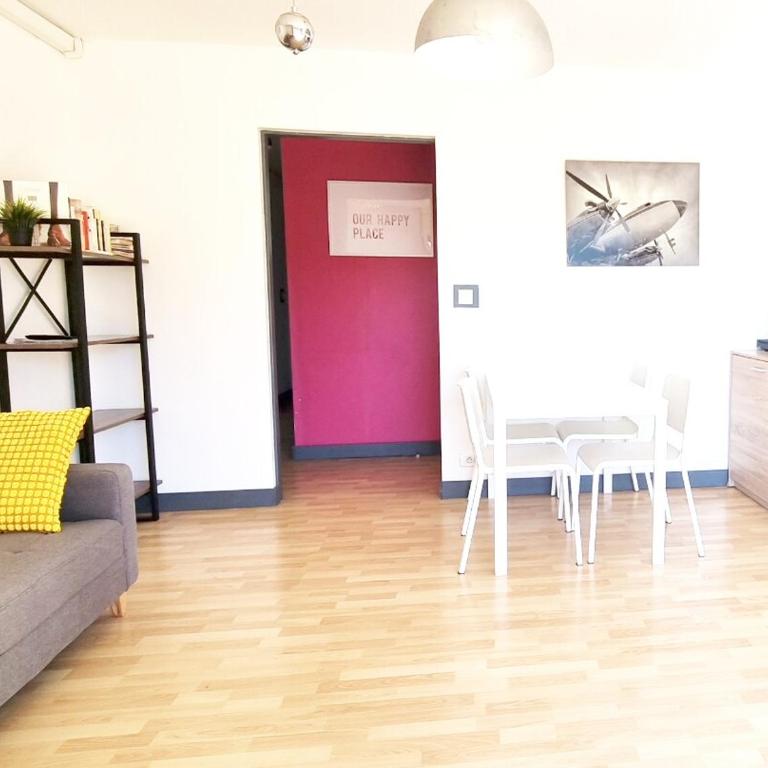Gd Appartement climatisé, 5 personnes, 15 min a pied de la place de la Comédie, 15 min en voiture des plages - Apartment - 1