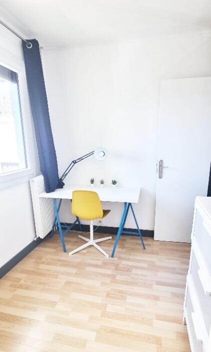 Gd Appartement climatisé, 5 personnes, 15 min a pied de la place de la Comédie, 15 min en voiture des plages - Apartment - 6