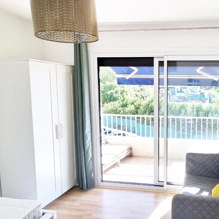 Gd Appartement climatisé, 5 personnes, 15 min a pied de la place de la Comédie, 15 min en voiture des plages - Apartment - 13