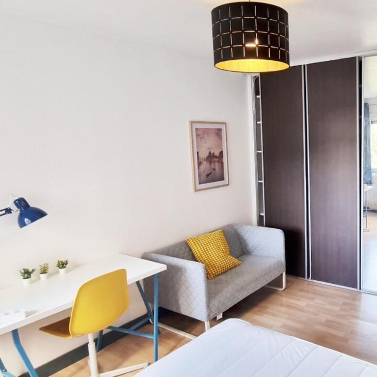 Gd Appartement climatisé, 5 personnes, 15 min a pied de la place de la Comédie, 15 min en voiture des plages - Apartment - 11