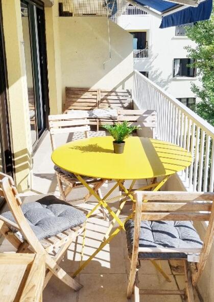 Gd Appartement climatisé, 5 personnes, 15 min a pied de la place de la Comédie, 15 min en voiture des plages - Apartment - 15