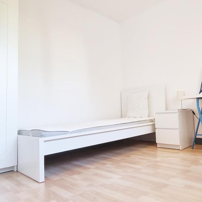 Gd Appartement climatisé, 5 personnes, 15 min a pied de la place de la Comédie, 15 min en voiture des plages - Apartment - 16