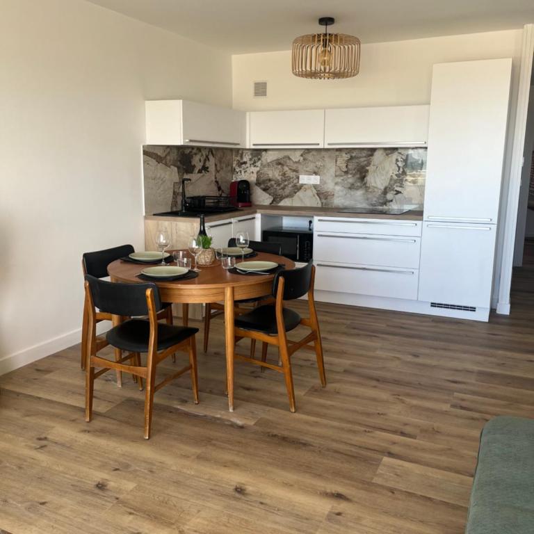 APPARTEMENT Rénové de type 3 VUE MER - Appartement 2 Chambres avec Balcon et Vue sur la Mer - 5